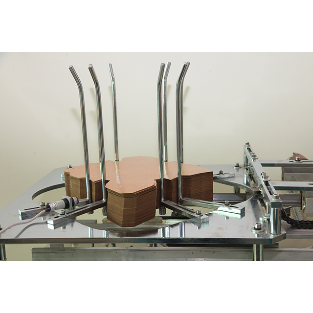 BJ-CHL 全自(zi)動淋膜(mo)紙餐盒(he)機